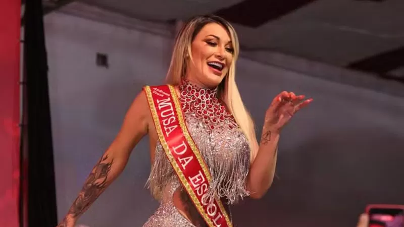 Andressa Urach vira piada nas redes após “samba culposo” em escola de samba; veja vídeo