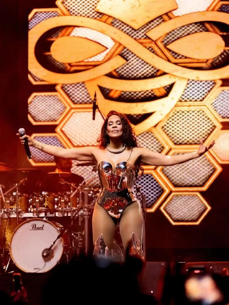 Banda Calcinha Preta se manifesta sobre saída de Silvânia Aquino