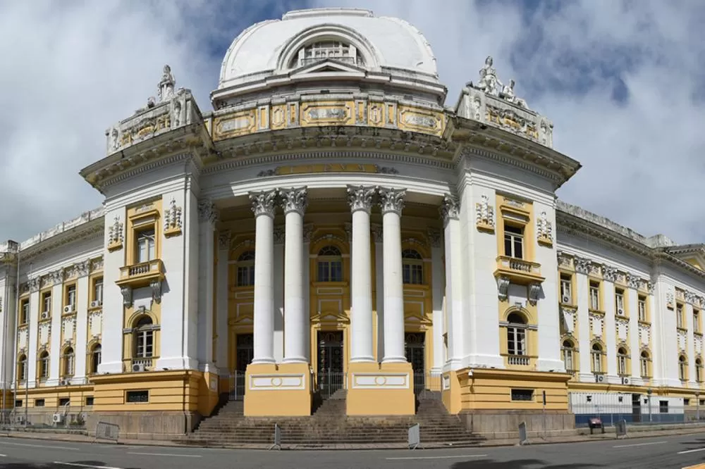 Justiça reduz de 34 anos para 6 anos pena de médico acusado de abusar de 10 pacientes em Caruaru