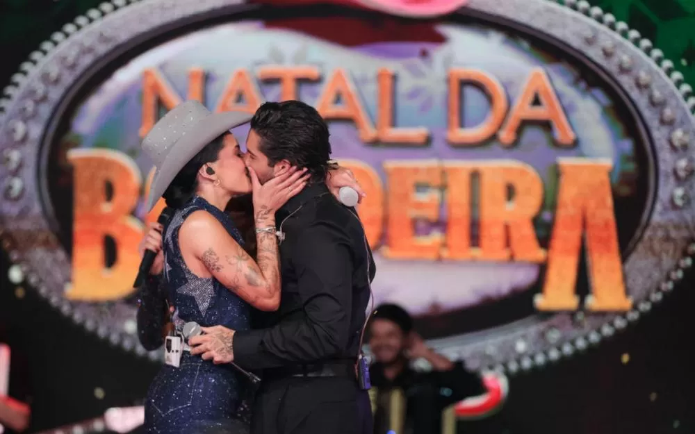 Ana Castela e Zé Felipe dão beijão em gravação