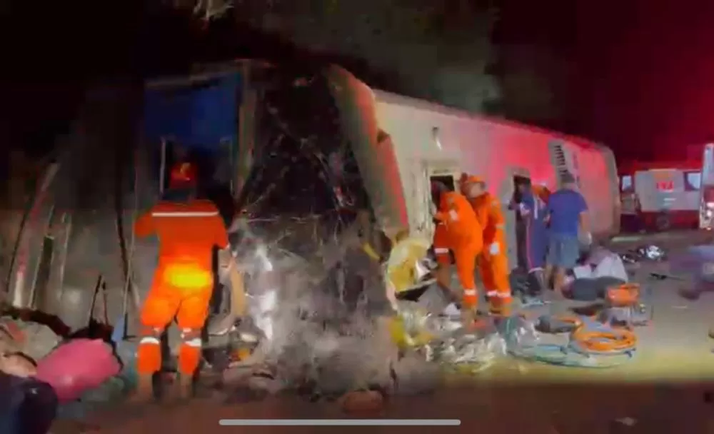 Laudo preliminar aponta que passageiros não usavam cinto em acidente com ônibus que deixou mortos em Saloá