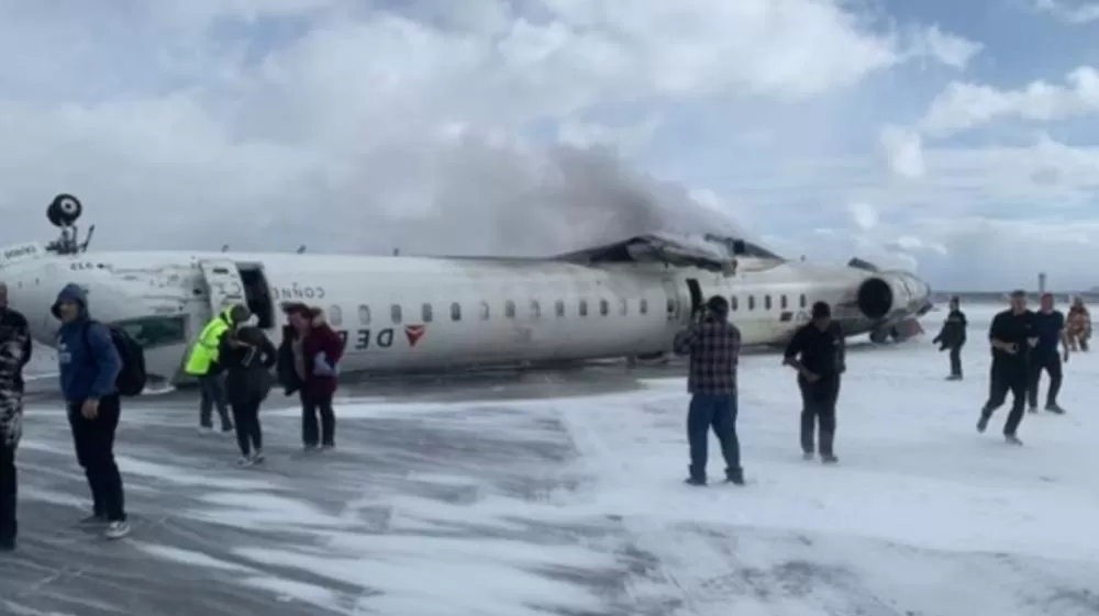 Vídeo: avião da Delta Airlines sofre acidente ao pousar no Canadá.