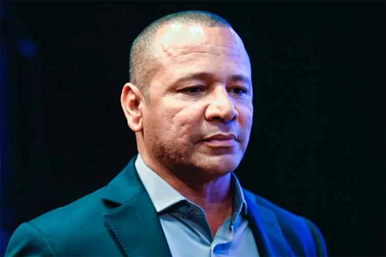 Empresa de Neymar Pai prepara anúncio oficial da compra da marca Pelé