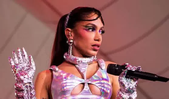 Anitta remove tatuagem significativa e fãs reagem: “não quer ser mais ela mesma?”