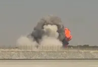 Vídeo mostra momento em que caça cai e explode durante evento em Dubai