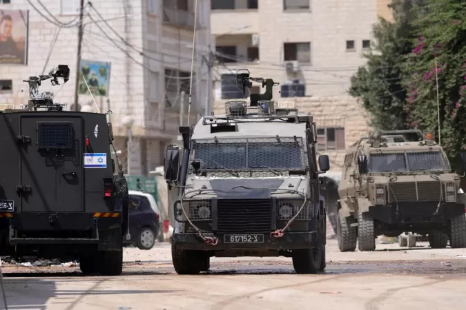 Invasão de Israel na Cisjordânia resulta em recorde de deslocamento de palestinos.