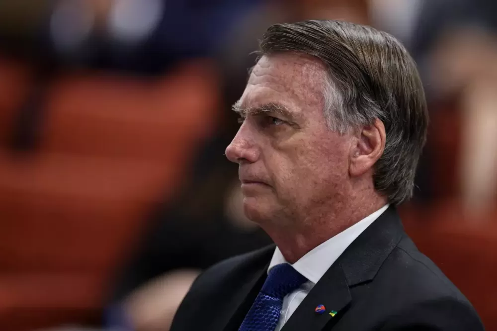 Bolsonaro é preso pela Polícia Federal em Brasília