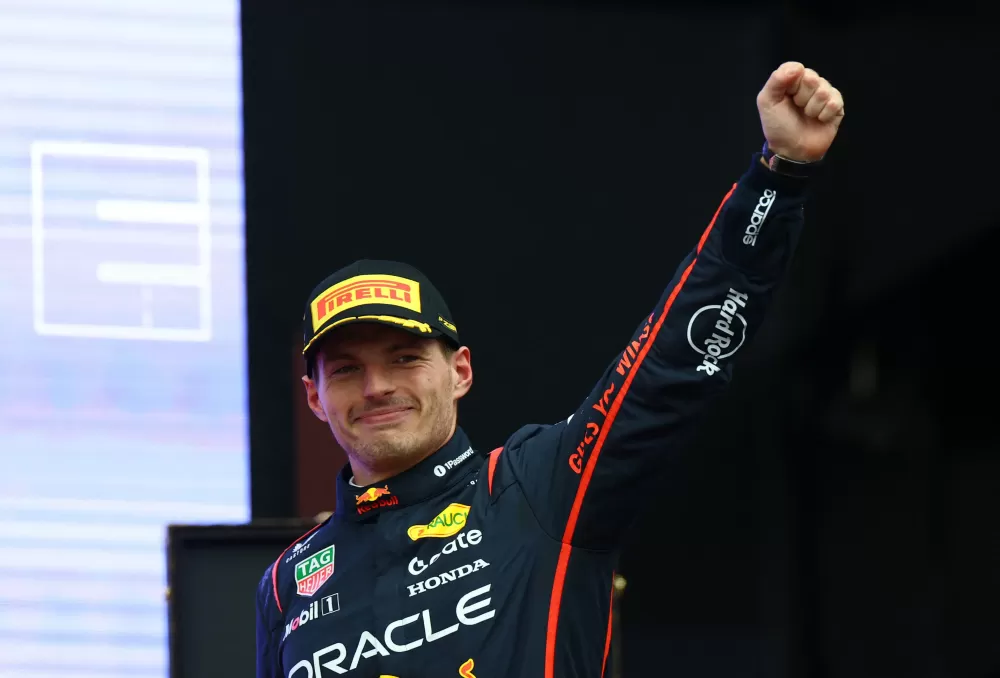 Verstappen vence GP de Las Vegas e acirra disputa pelo título; Bortoleto abandona.