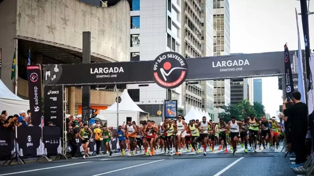 Gel, óculos de corrida e fotografia: 100ª edição da São Silvestre tem público recorde e movimenta negócios