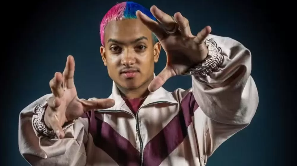 MC Brinquedo é preso por 'desobediência' ao pilotar e cair de moto sem habilitação em SP