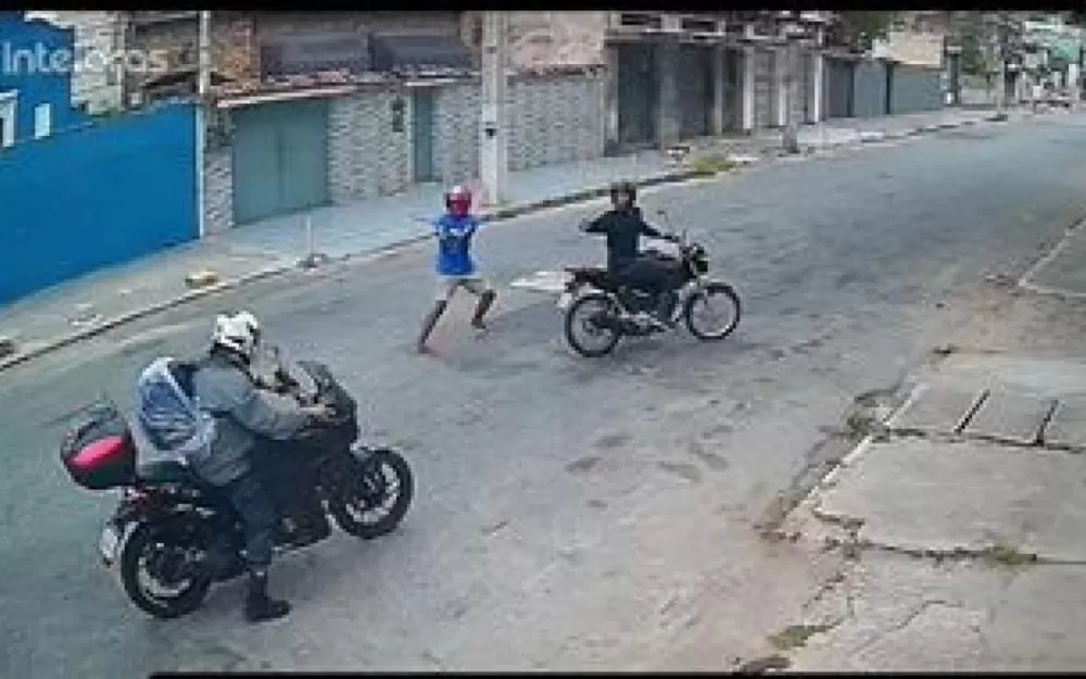 Vídeo: Policial militar de folga é vítima de assalto em São Gonçalo