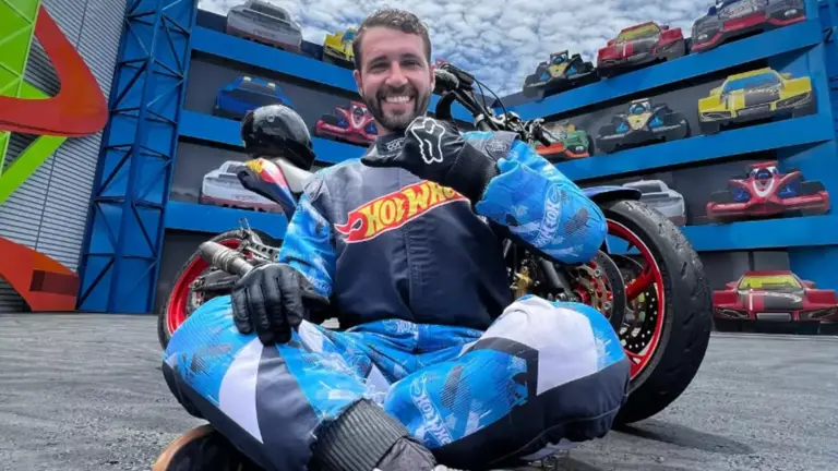 Piloto morre após acidente em show de motos no Beto Carrero World