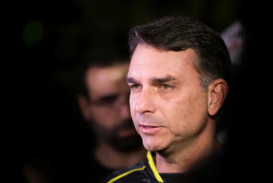 Agora porta-voz do pai, Flávio Bolsonaro diz que anistia é objetivo único da oposição