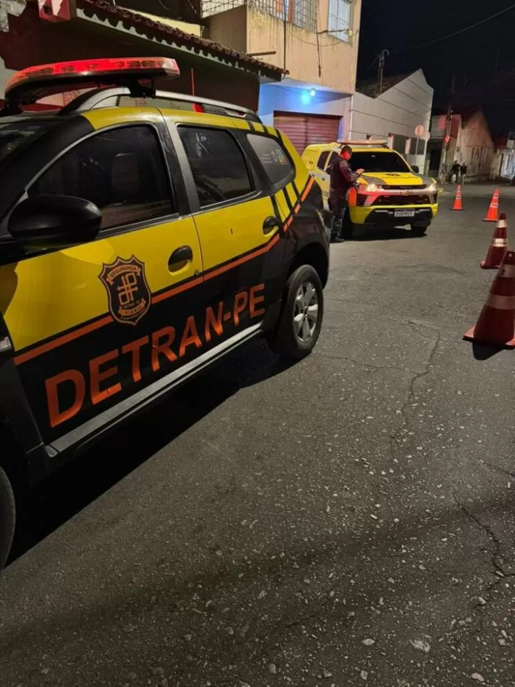 Condutor é detido em operação integrada do Detran-PE e 1º BIEsp após teste de alcoolemia apontar índice altíssimo em Caruaru.