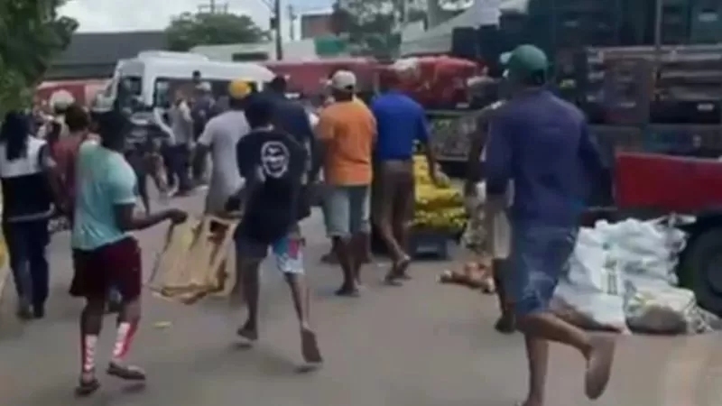 VÍDEO: Guarda municipal é atingido por pedrada no rosto durante ação de fiscalização no Centro de Abastecimento de Feira de Santana