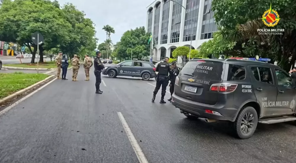 Mala abandonada mobiliza esquadrão antibombas em frente de Ministério em Brasília