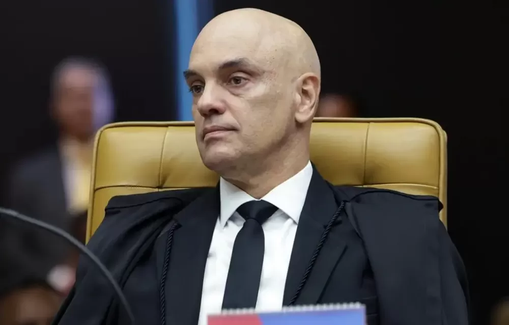 Moraes vota para manter prisão para cumprimento de pena de Bolsonaro e aliados