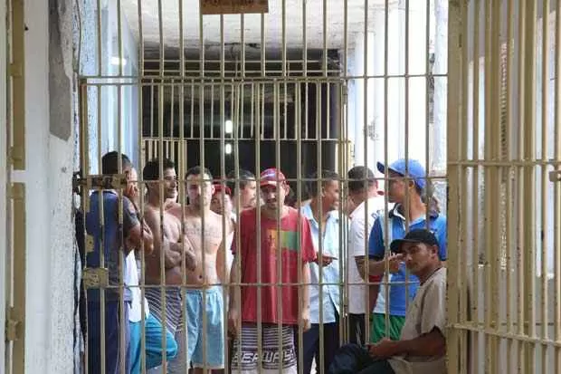 Presídios de Pernambuco têm quase sete vezes mais presos do que a sua capacidade, diz CNJ