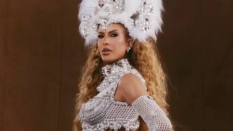 Grávida, Lore Improta aparece no Mini Desfile da Cidade do Samba; confira