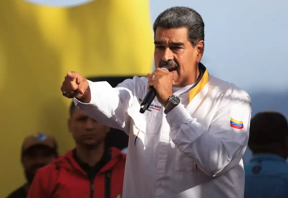 Maduro intensifica aparato militar e exibe poder aéreo em meio à escalada com os EUA