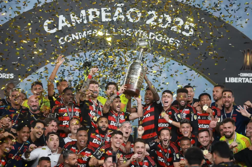 Flamengo pode ultrapassar R$ 2 bilhões em receita com tetra da Libertadores.