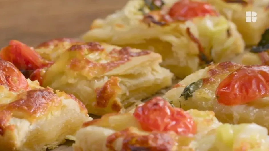 “Torta mais rápida e crocante”: essa torta-pizza é deliciosa para o café da tarde