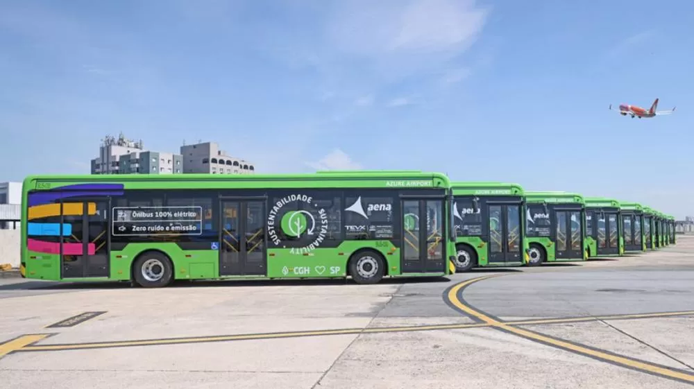 Congonhas é o primeiro aeroporto do Brasil a ter uma frota de ônibus elétricos, que foram feitos na China.