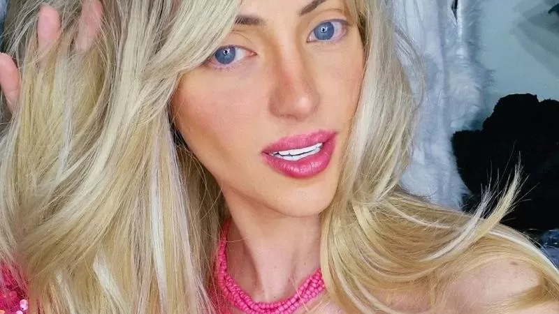 Laudo diz que morte de 'Barbie humana' foi overdose e família discorda