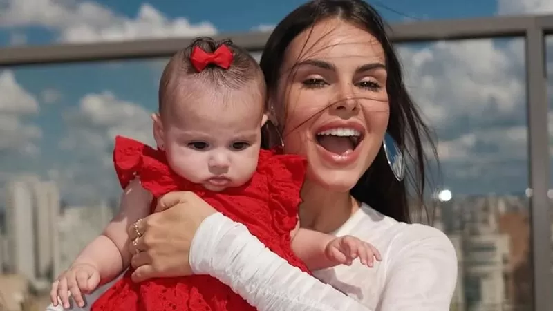 Amanda Kimberlly mostra dedo da filha com Neymar após acidente doméstico; veja