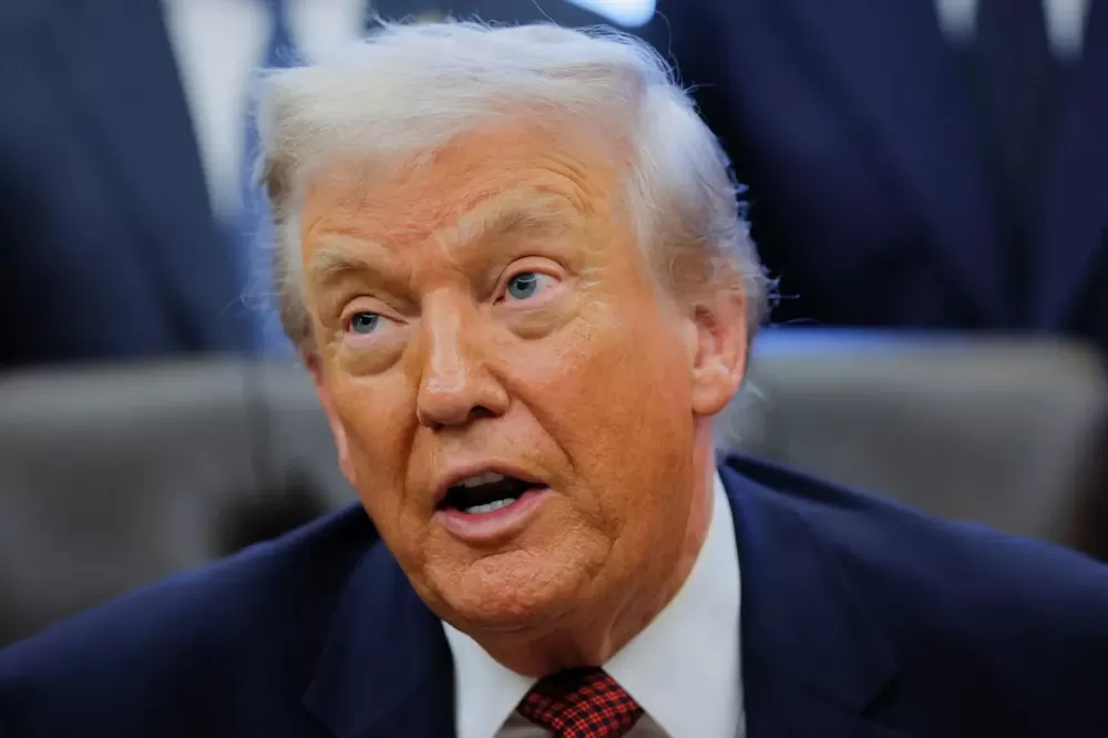 Trump reduz metas de economia de combustível nos carros americanos