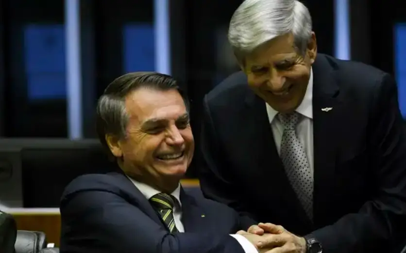 Deputada do PT pede que Bolsonaro, Heleno e mais 3 percam patente militar