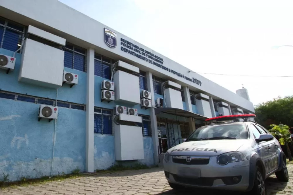 Pai morre e criança de 3 anos é baleada em barbearia no Recife