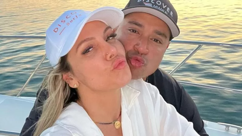 Xanddy e Carla Perez aproveitam passeio de lancha em Salvador; confira