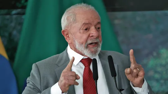 Lula chama déficit fiscal de bobagem e diz que tema é usado por quem busca 'viver de especulação'
