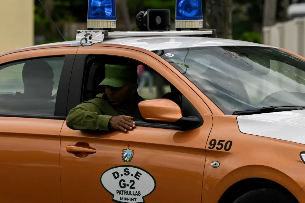 Cuba condena ex-ministro da Economia à prisão perpétua por espionagem