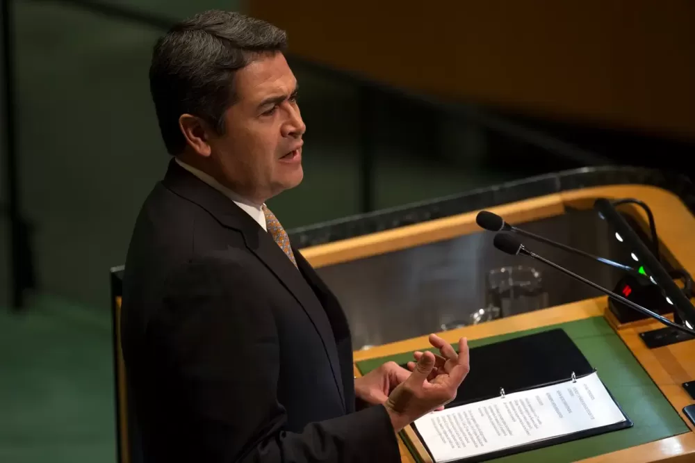 Honduras emite mandado contra ex-presidente beneficiado por indulto de Trump
