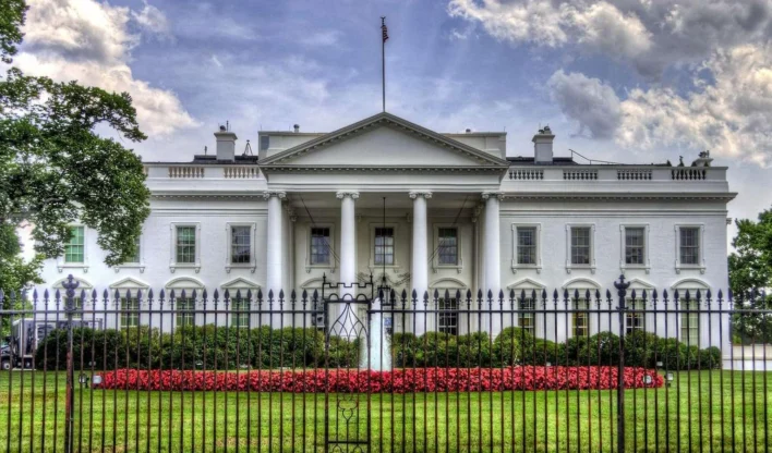 Pedidos de seguro-desemprego sobem 44 mil em uma semana nos EUA