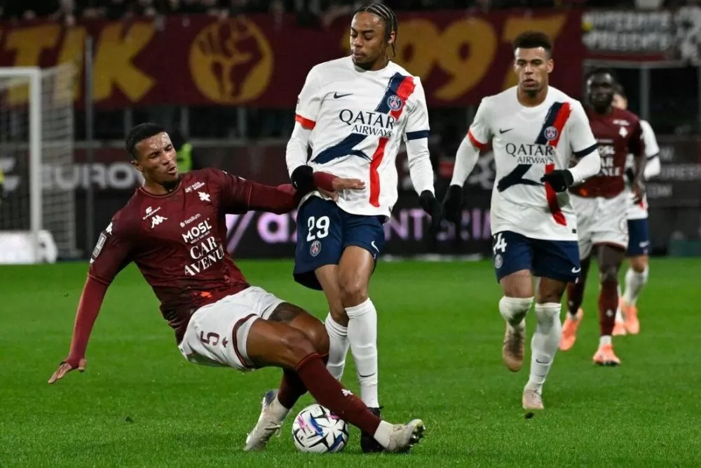 PSG poupa titulares e vence o Metz antes da decisão do Intercontinental com o Flamengo