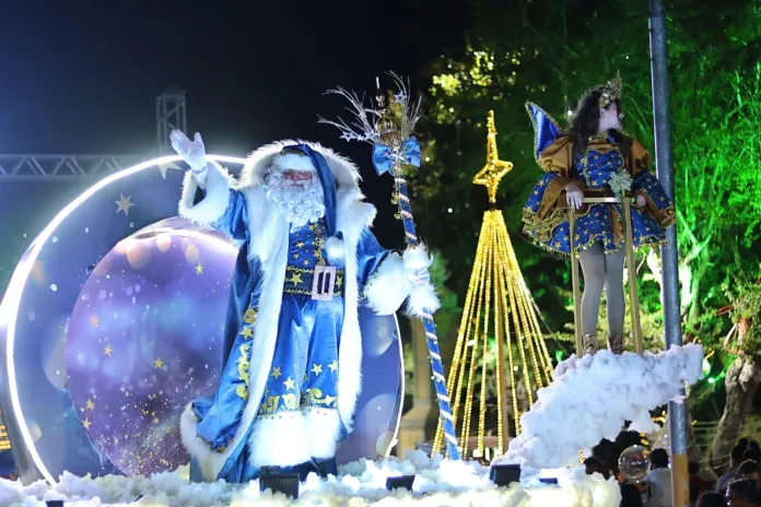 Desfile Natalino de Gravatá emociona com ação solidária e celebração da cultura nordestina