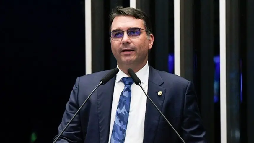 Flávio Bolsonaro: pesquisas mostram rápido crescimento e candidatura é irreversível