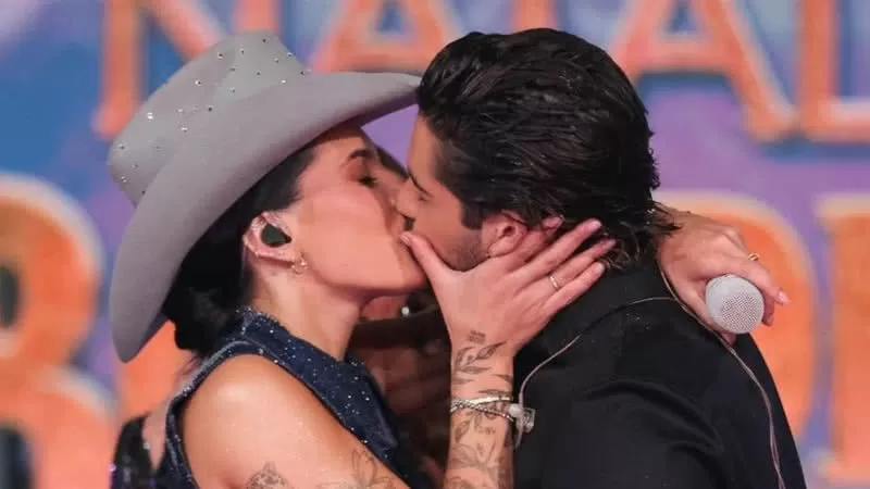 Beijo no palco gera 'climão' entre Zé Felipe e pai de Ana Castela durante especial do SBT; veja vídeo