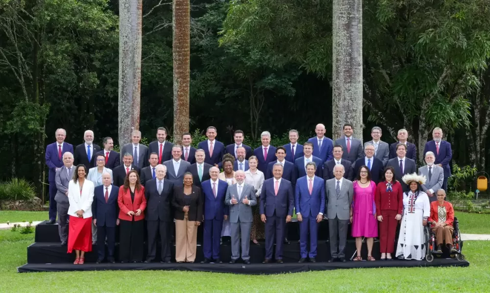 Lula diz a ministros que suas siglas terão que ‘definir de que lado estarão’ em 2026