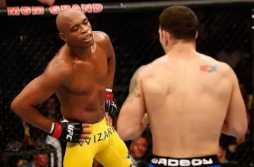 Algoz de Anderson Silva, Weidman aceita desafio após show do brasileiro: “Seu Venom está aqui”