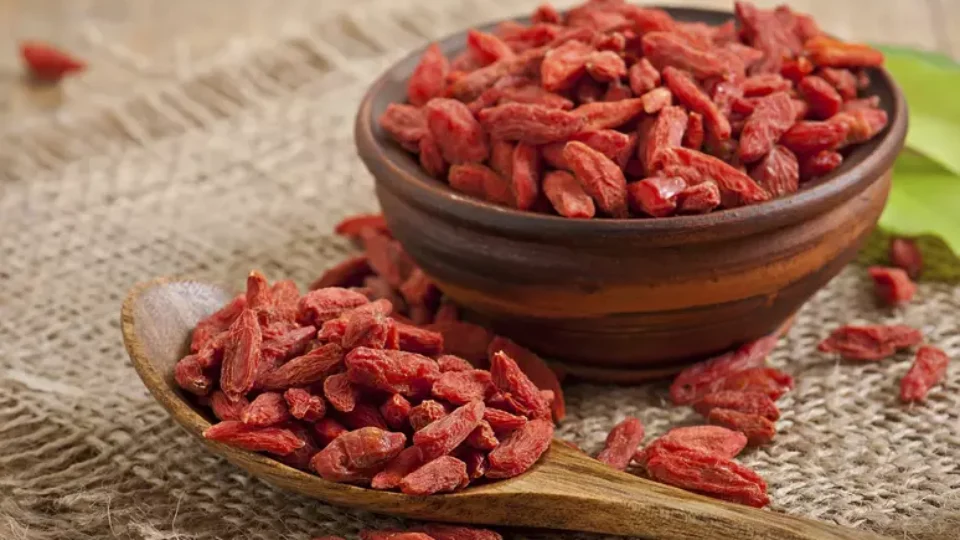 Fruta chinesa rica em melatonina pode ajudar na regulação do sono; saiba qual