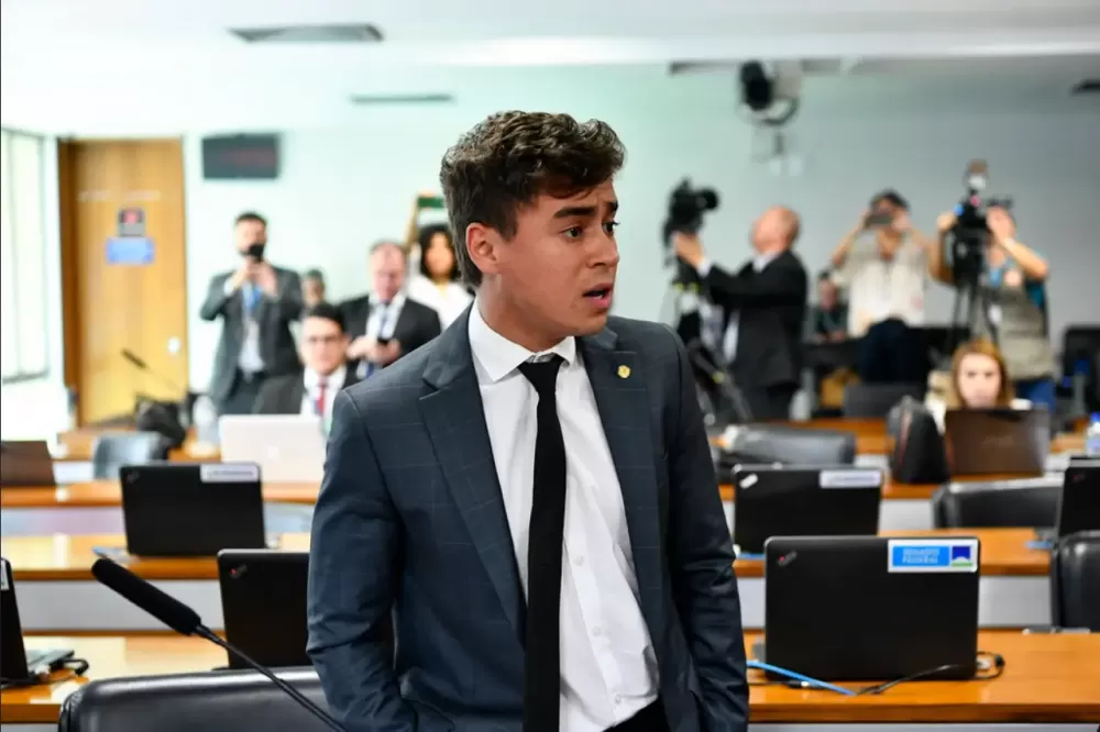 Nikolas ironiza campanha da Havaianas e engrossa reação da direita à propaganda