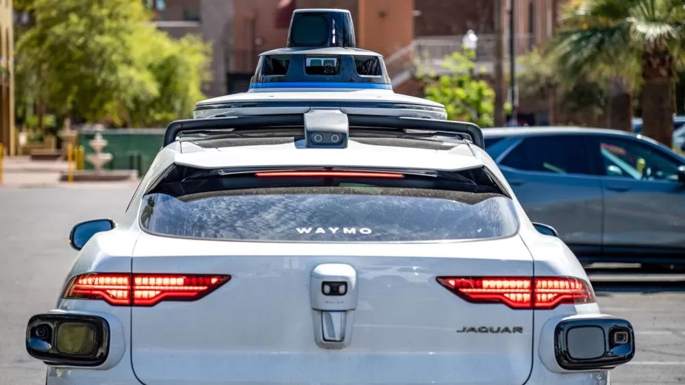 Robotáxis ficam sem saber o que fazer no meio da rua durante apagão