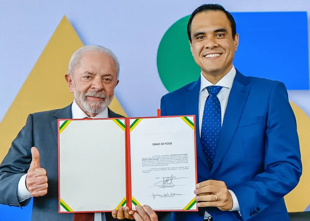 “Turismo não pode ser só de ricos”, diz novo ministro da pasta em posse no Planalto