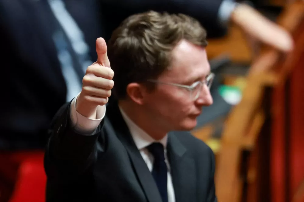 Parlamento da França aprova projeto de lei de emergência para evitar shutdown