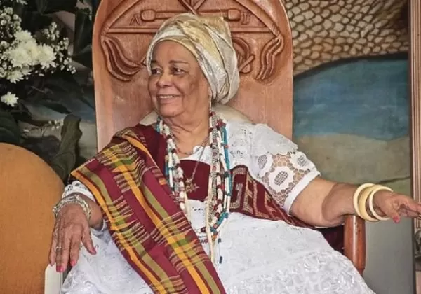 Políticos e celebridades lamentam morte de Mãe Carmem, ialorixá do Terreiro do Gantois