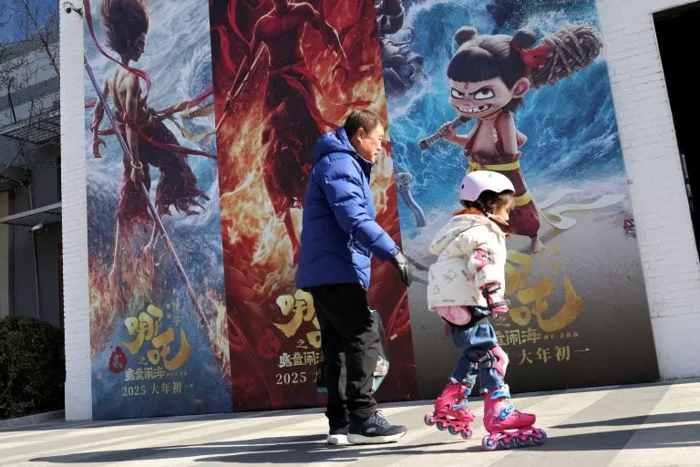 Sucesso do Filme Chinês “Ne Zha 2” Alimenta Orgulho Nacionalista e Hostilidade a Hollywood